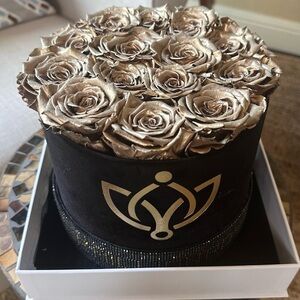 Preserved flower by the Million Roses with black velvet box.